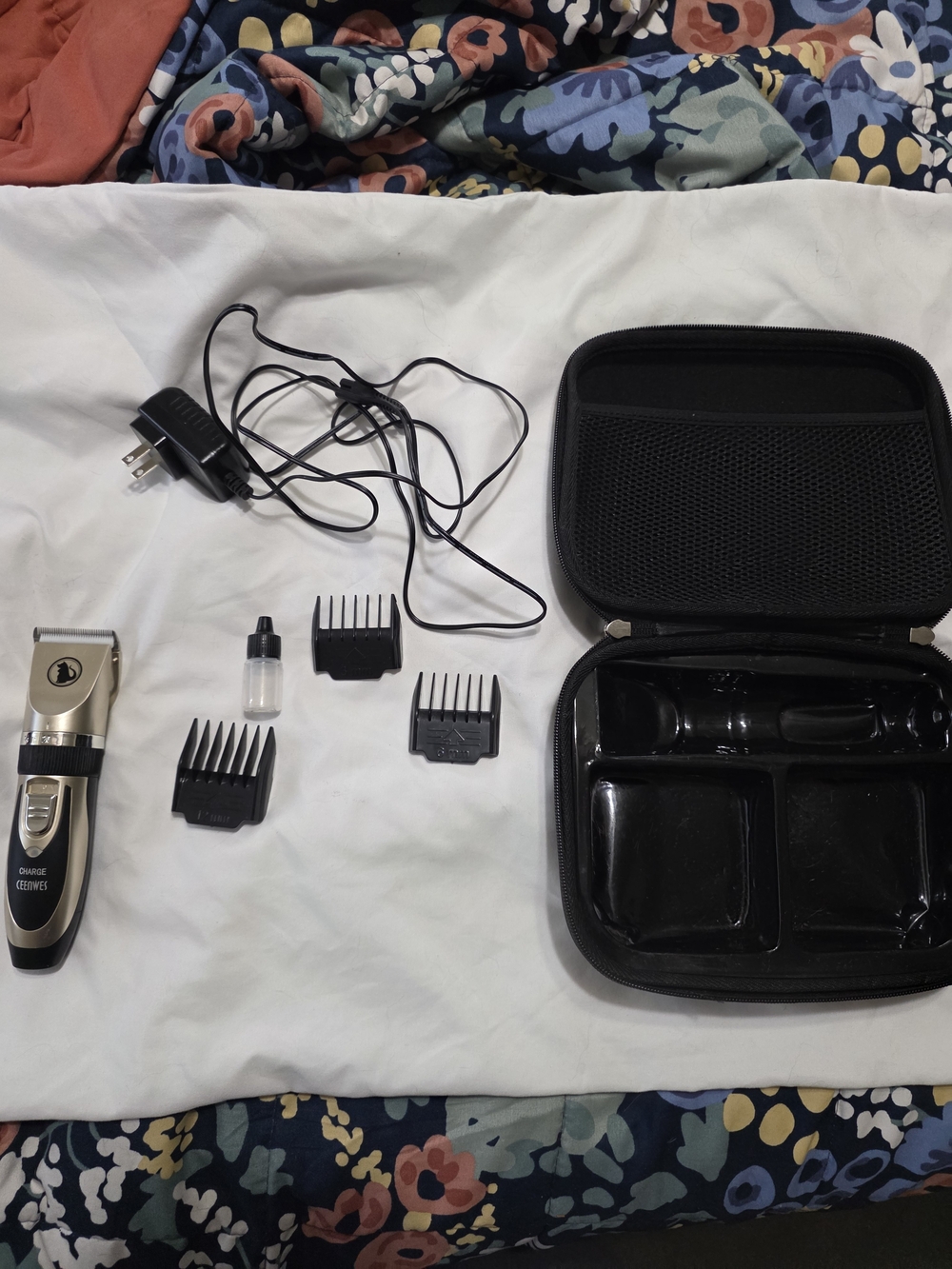 Ceenwes branded rechargeable pet grooming clipper,
